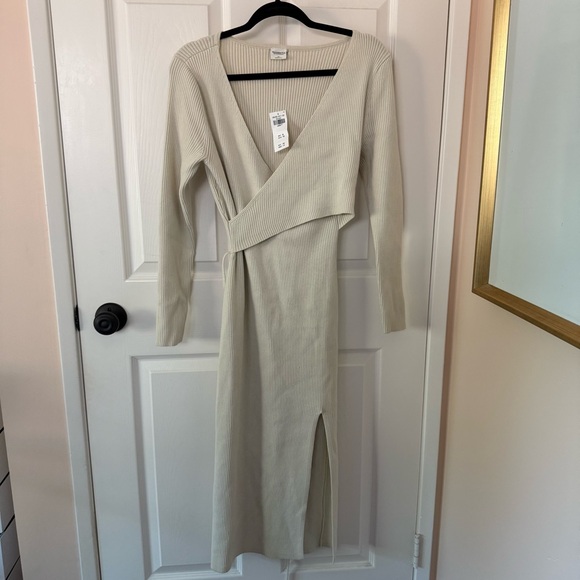 NWT Abercrombie & Fitch long sleeve wrap midi sweater dress cream Large petite - Picture 11 of 12